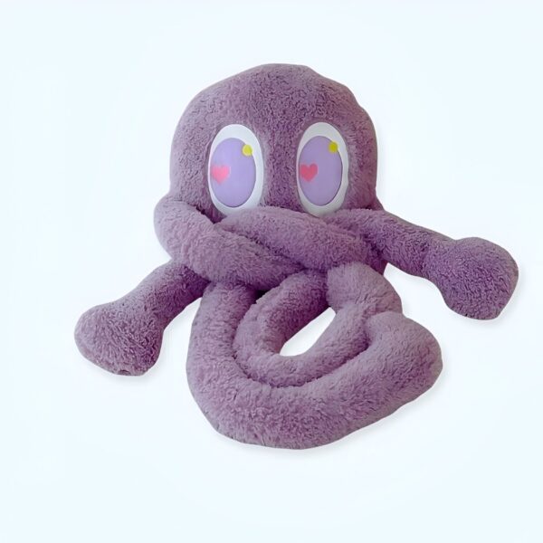 Une peluche violette en forme de pieuvre avec de grands yeux et des cœurs roses.