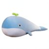 peluche-baleine-geante-pastel-xxl-cadeau-enfant-adulte-6a-2 Peluche de baleine bleue avec une petite plante verte sur la tête.