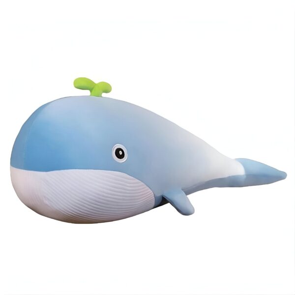 peluche-baleine-geante-pastel-xxl-cadeau-enfant-adulte-6a-2 Peluche de baleine bleue avec une petite plante verte sur la tête.