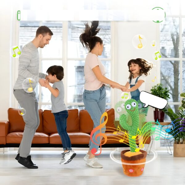 peluche-cactus-chantant-et-dansant-jouet-interactif-13a Un cactus en peluche qui danse et chante avec une famille dans un salon.
