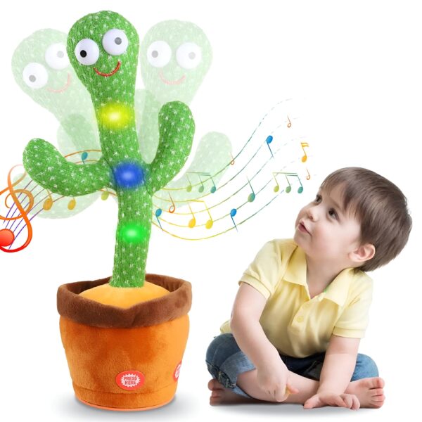 peluche-cactus-chantant-et-dansant-jouet-interactif-15a Un petit garçon assis sur le sol regarde un cactus en peluche qui chante et s'illumine.