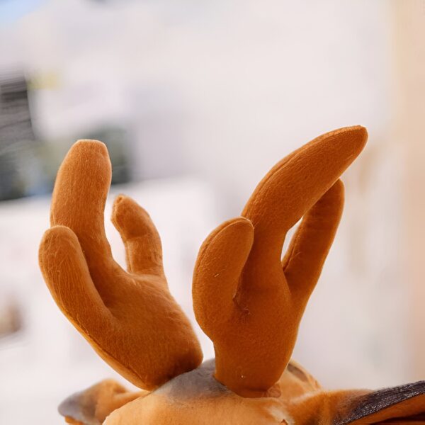peluche-cerf-geant-jouet-en-peluche-doux-et-realiste-2a-2 Deux bois de renne en peluche brun, l'un est tourné vers la gauche, l'autre vers la droite.