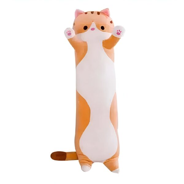 Un oreiller en forme de chat orange avec des pattes roses.