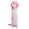 Un coussin en forme de chat rose avec des pattes blanches.
