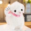 Peluche mouton blanc avec un ruban rose autour du cou, des yeux noirs et une bouche rouge.