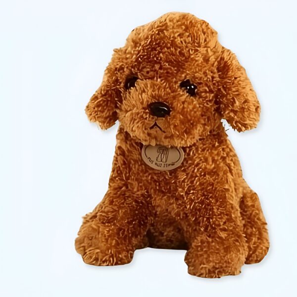 Jolie peluche de chien marron clair, assis, avec un collier et des yeux noirs.