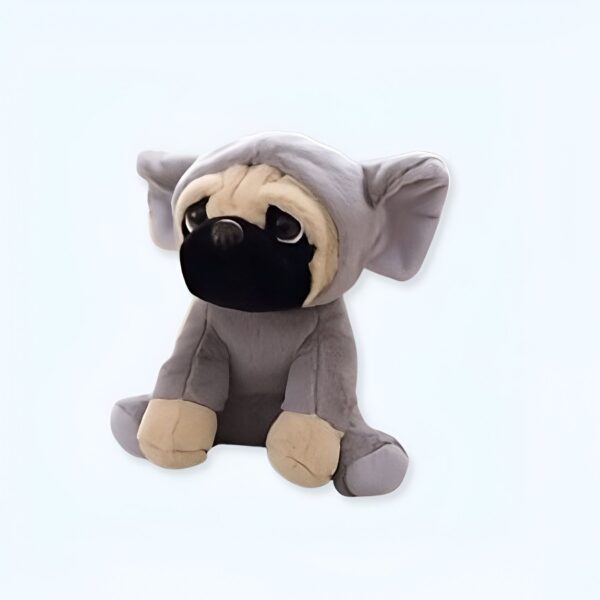 Peluche de carlin gris assis avec de grandes oreilles.