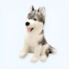 Peluche de chien Husky assis avec les yeux bleus et la langue rose.