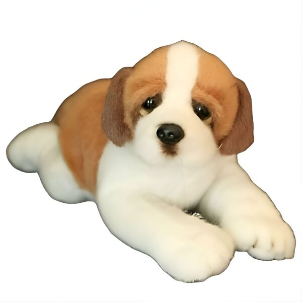 peluche-chien-peluche-realiste-ultra-mignon-5a-2 Un adorable chiot en peluche blanc et brun avec de grands yeux bruns, allongé sur le ventre, les pattes avant tendues vers l'avant.