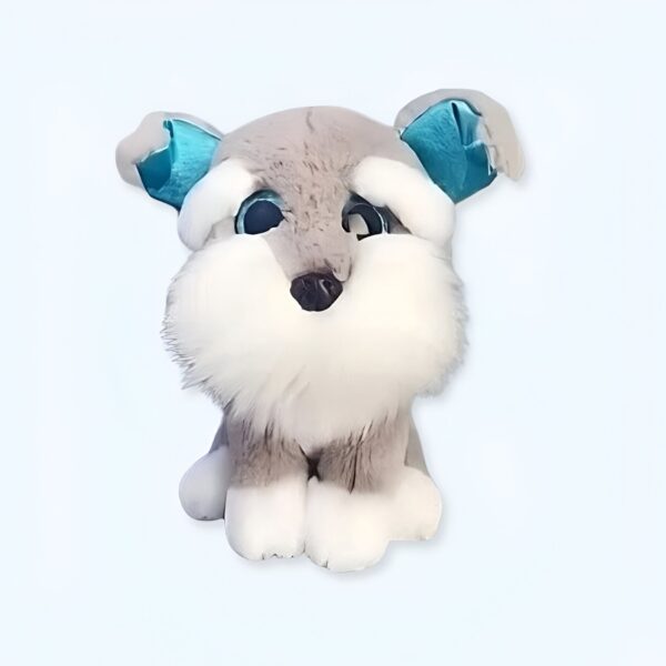 Une peluche de chien gris avec des oreilles bleues et des yeux bleus.