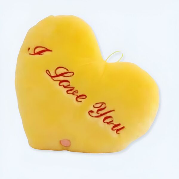 Coussin en forme de cœur jaune avec l'inscription "I love you" en rouge.