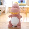 peluche-dinosaure-amusant-jouet-doux-pour-enfant-5a-2 Un adorable dinosaure rose en peluche avec une couronne jaune.