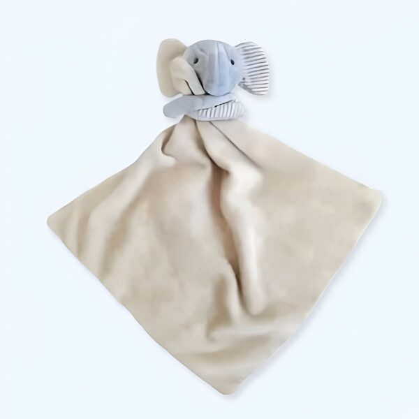 Une couverture douce en forme d'éléphant pour bébé, idéale pour réconforter et divertir les tout-petits.