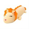 peluche-dragon-de-feu-jouet-doux-et-confortable-pour-enfants-et-adultes-3a-2 Un oreiller en forme de dragon mignon avec des cornes orange et des yeux souriants.