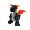 Un dragon en peluche noir avec des ailes orange.