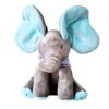 Un éléphant en peluche gris avec de grandes oreilles bleues et un foulard bleu et blanc.