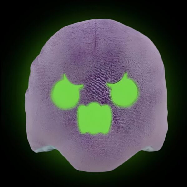 Un fantôme en peluche violet avec des yeux et une bouche qui brillent dans le noir.