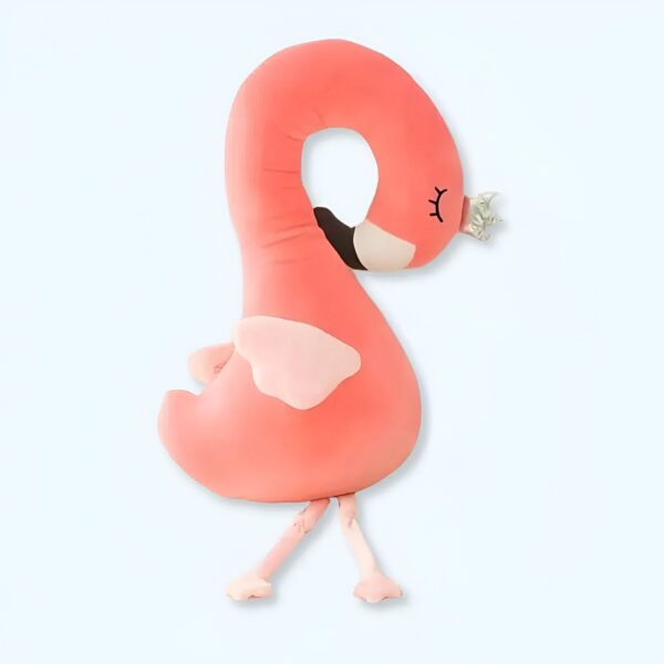 Oreiller en forme de flamant rose avec une couronne sur la tête, parfait pour les enfants et les adultes.