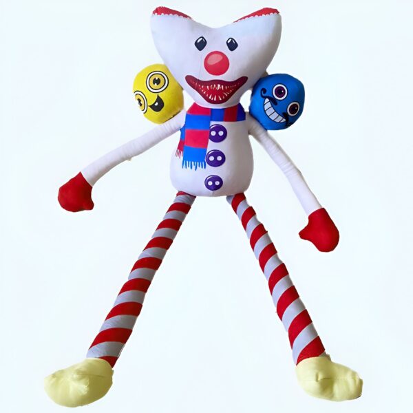 peluche-huggy-wuggy-qui-fait-peur-en-clown-1a Une grande peluche blanche en forme de bonhomme de neige avec une écharpe rouge et bleue, deux gros boutons et un sourire effrayant, portant deux autres petites peluches sur ses bras, une jaune et une bleue.
