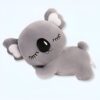peluche-koala-grise-oreiller-doux-pour-dormir-1a-1 Peluche koala gris dormant avec les yeux fermés et une expression mignonne.
