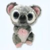 Peluche koala gris avec de grands yeux bleus et des pattes roses.