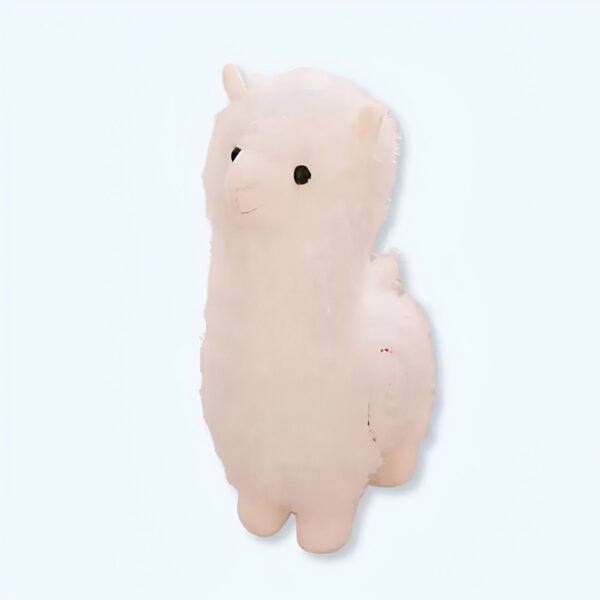 Une peluche blanche représentant un lama avec de grands yeux noirs.
