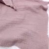peluche-lapin-doudou-bebe-en-coton-et-mousseline-9a-1 Un tissu en gaze de coton rose pâle, doux et texturé, idéal pour les projets de couture et de bricolage.