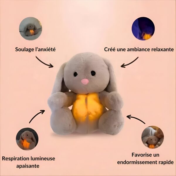 peluche-lapin-respirant-doudou-lumineux-apaisant-pour-sommeil-profond-4a-2 Peluche lapin gris avec lumière intégrée pour soulager l'anxiété, créer une ambiance relaxante, favoriser un endormissement rapide et offrir une respiration lumineuse apaisante.