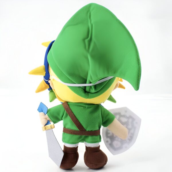 Peluche de Link de The Legend of Zelda tenant son épée et son bouclier.