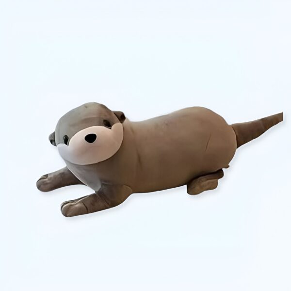 peluche-loutre-lola-jouet-en-peluche-doux-et-calin-pour-enfants-1a-1 Peluche de loutre en position couchée, avec un corps gris et un visage blanc.