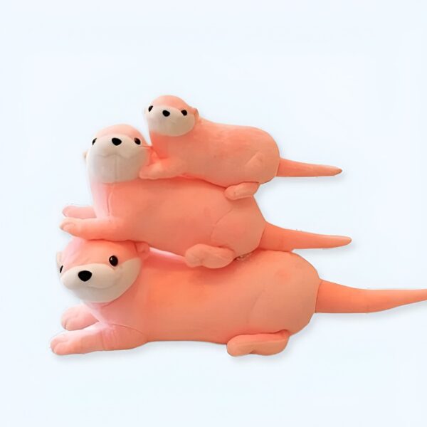 Trois adorables peluches loutres roses empilées les unes sur les autres.