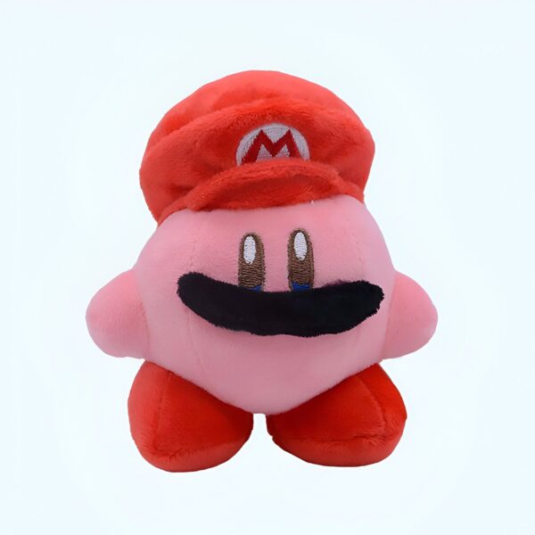 Peluche de Kirby portant une casquette de Mario.