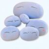 Ensemble de cinq coussins en forme de blob bleu avec des expressions faciales différentes.
