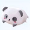 Une peluche en forme de panda avec des yeux noirs et des joues roses. Le panda est blanc avec des oreilles et des pattes grises. La peluche est parfaite pour les câlins.