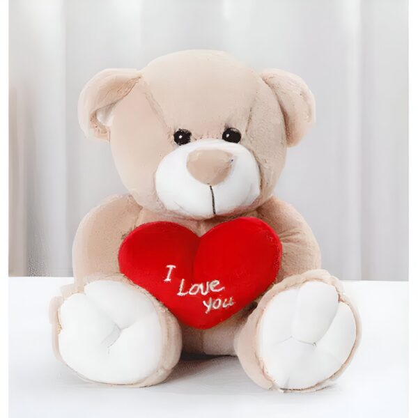 Un ours en peluche beige tenant un cœur rouge avec l'inscription "I love you".