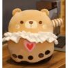 Peluche ours en forme de boisson au thé à bulles avec un cœur rose et une crème fouettée blanche.