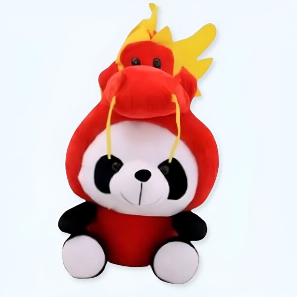 Une peluche de panda portant un costume de dragon rouge et jaune.