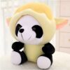 Peluche panda portant un costume jaune avec des oreilles roses.