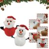 Jouets en peluche de Père Noël et de bonhomme de neige pour les fêtes de Noël.