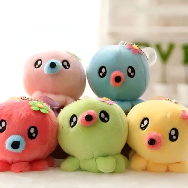 Cinq peluches poulpes colorées avec des fleurs. Les couleurs sont rose, bleu, rouge, vert et jaune.