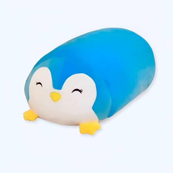 peluche-pingouin-oreiller-jouet-et-coussin-doux-pour-enfants-1a Un adorable manchot en peluche bleu et blanc avec un sourire.