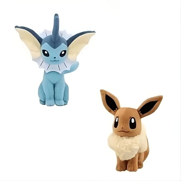 peluche-pokemon-evoli-et-aquali-pack-de-2-6a-2 Deux peluches Pokémon, Glaceon et Eevee, assis sur un fond blanc.