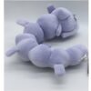 Peluche de la chenille Pokémon, Metamorph, en position assise sur un fond blanc.