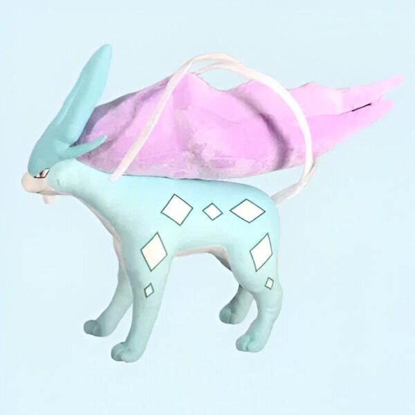 peluche-pokemon-suicune-doudou-pokemon-4a-1 Peluche de glaceon, un pokémon de type glace, avec une écharpe rose.