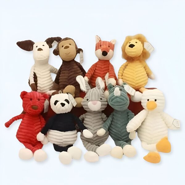 Ensemble de neuf peluches en tissu rayé représentant différents animaux : un chien, un singe, un renard, un lion, un lapin, un panda, un rhinocéros, un canard et un ours.