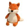 Peluche renard orange et blanc assis sur un fond blanc.