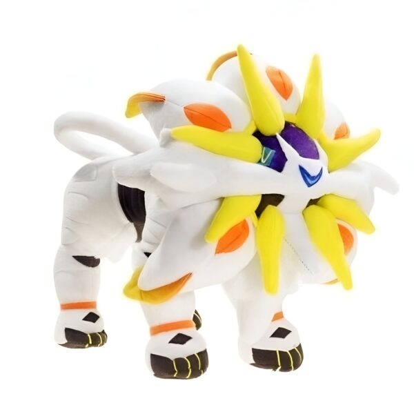 Peluche de Solgaleo, un Pokémon légendaire de type Acier/Psy. Il a une crinière jaune et orange et des yeux violets.