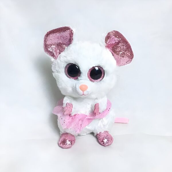 Peluche de souris blanche avec des yeux brillants et une jupe rose.