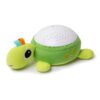 Une tortue en peluche verte avec un projecteur d'étoiles intégré, parfait pour la chambre d'un enfant.