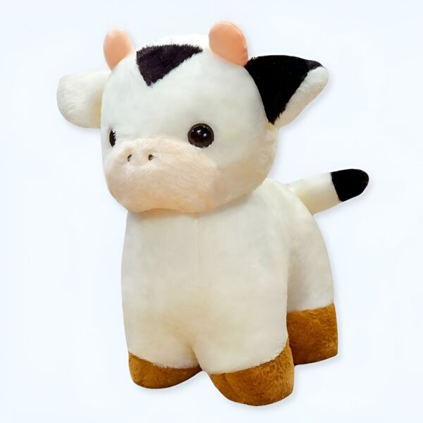 peluche-vache-bebe-jouet-en-peluche-doux-et-mignon-1a-1 Une peluche de vache blanche avec des taches noires et des sabots marrons.